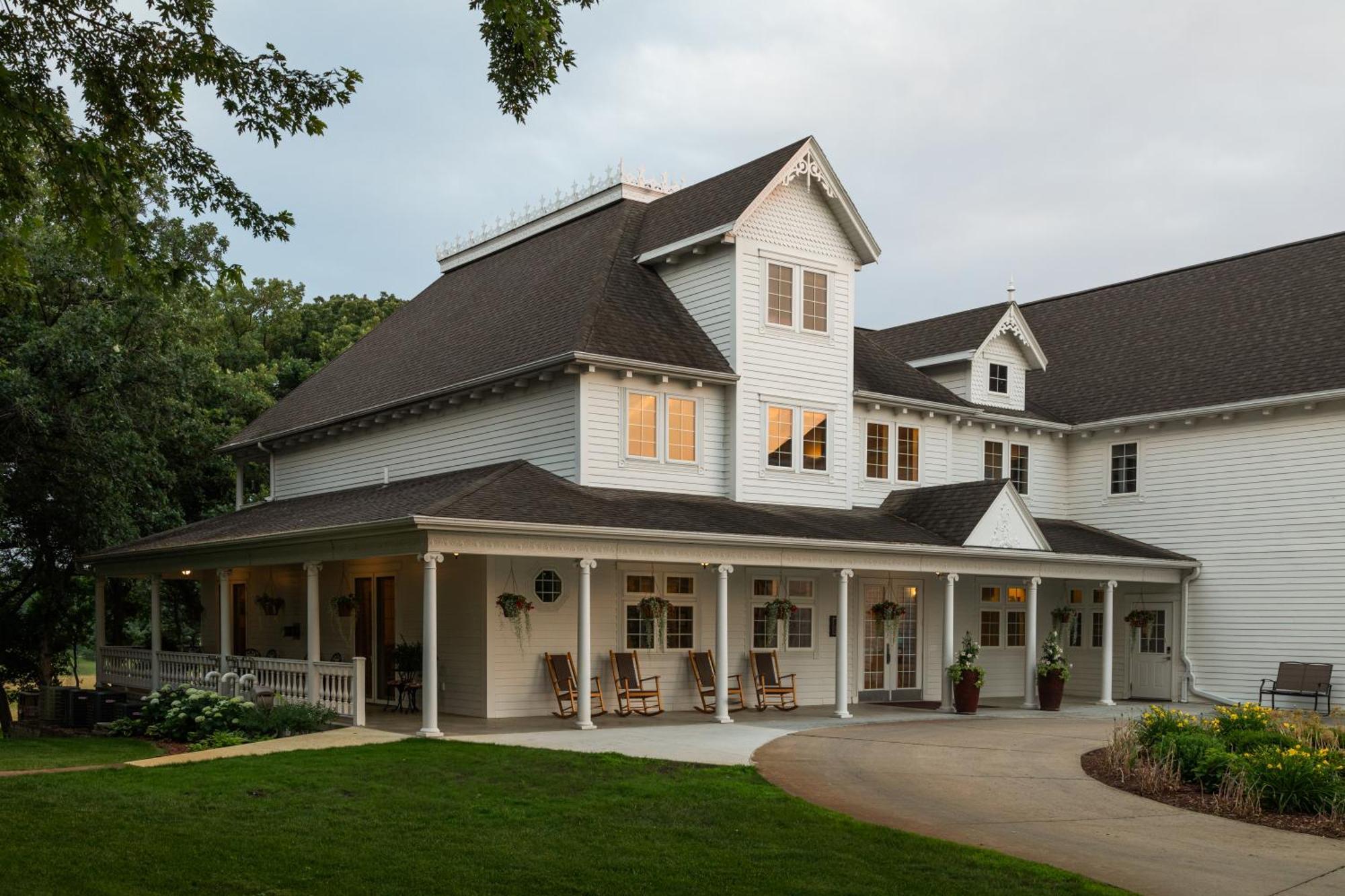 The Oakwood Inn Okoboji Kültér fotó