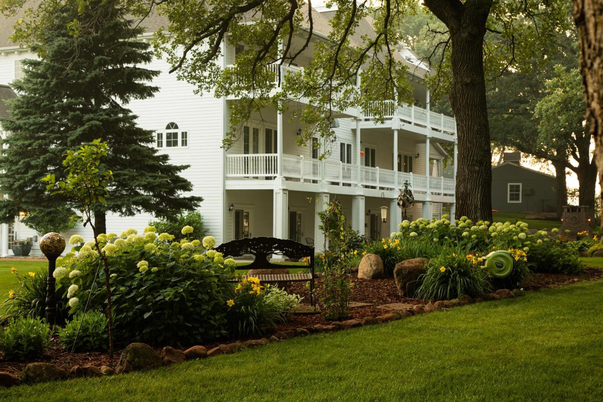 The Oakwood Inn Okoboji Kültér fotó